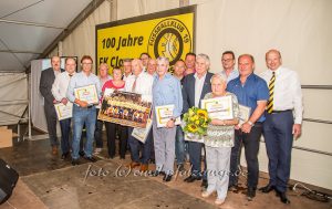 Wurden vom SWFV für ihr Engagement geehrt: v.r.n.l.: Edgar Wallitt, Helmut Bischoff, Gerhard Vatter, Berti Bock, Margit Bischoff, Wendelin Guster, Georg Petry, Steffen Bischoff, Otto Busch, Hans Riegel, Joachim Opitz, Michael Petry, Paul Germann, Gunthilde Busch, Matthias Germann, Werner Höh, Leo Burkhart (es fehlen: Hans Bischoff, Michael Jäger)
